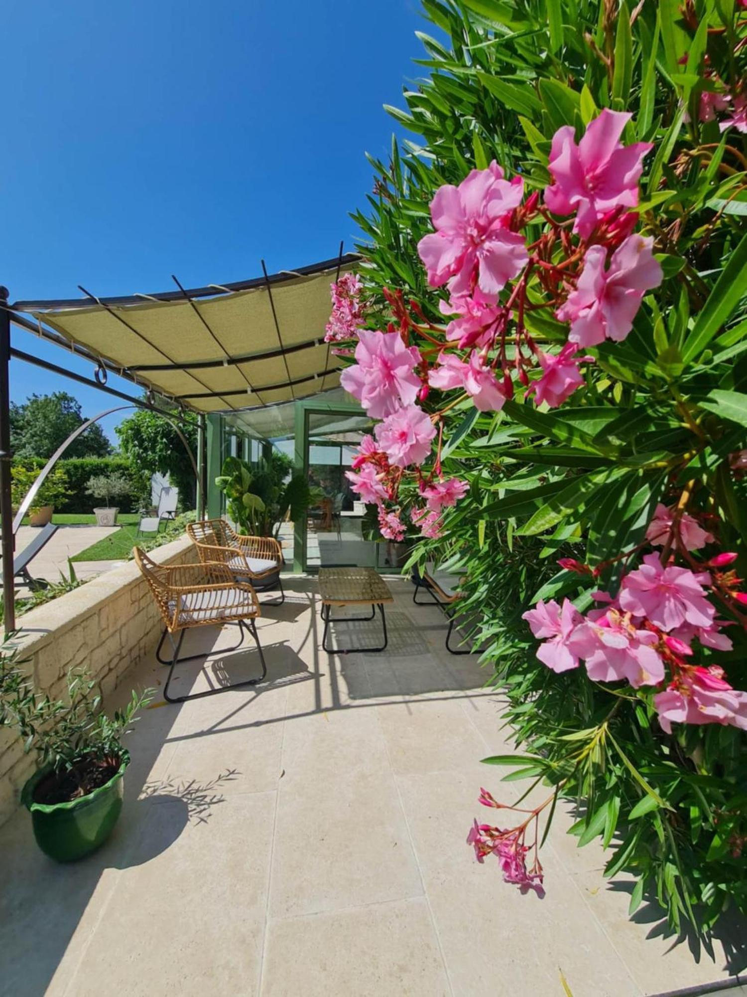 Maison Villa Pierrevert ภายนอก รูปภาพ